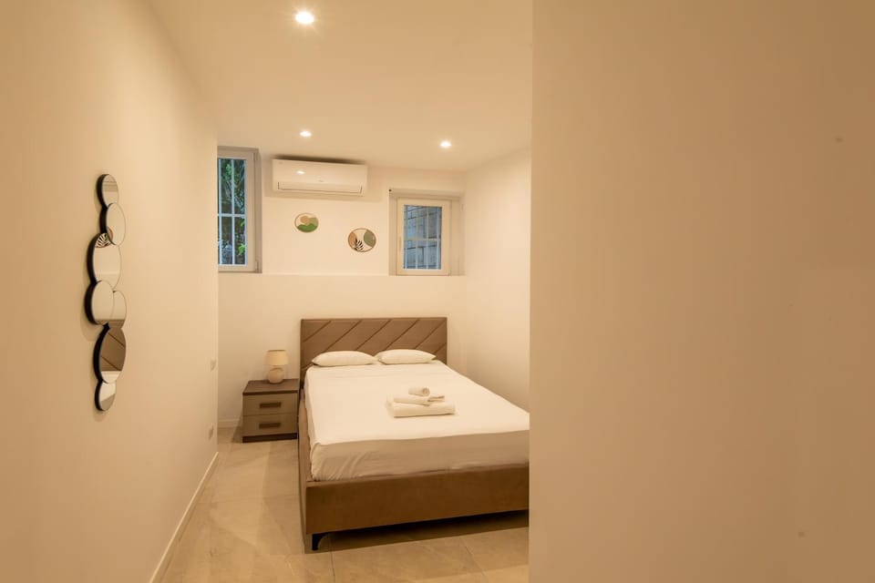 Bed, Bedroom, air conditioner