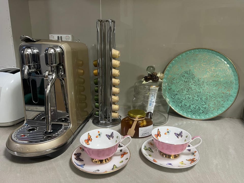 Coffee/tea facilities, Kitchen or kitchenette, Food and drinks, Food