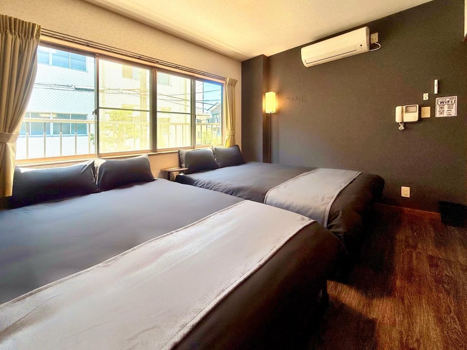 Bed, Living room, Bedroom, air conditioner