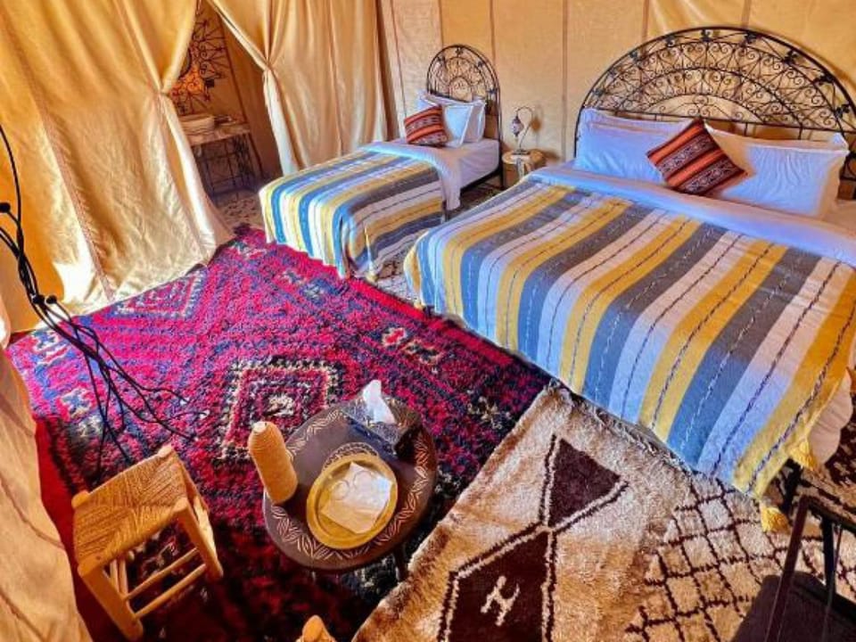 Bed, Photo of the whole room, Dining area, Bedroom, Food, towels