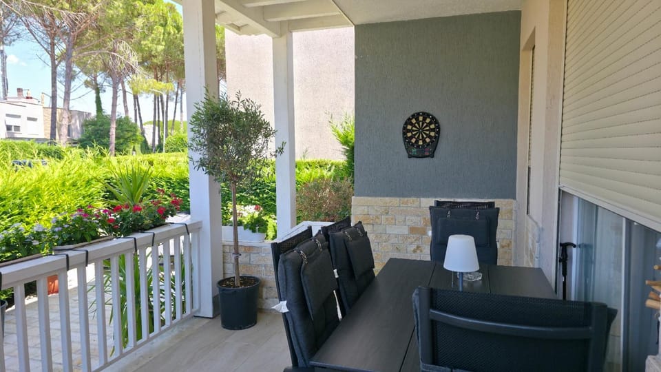 Property building, Garden, Balcony/Terrace, Garden view