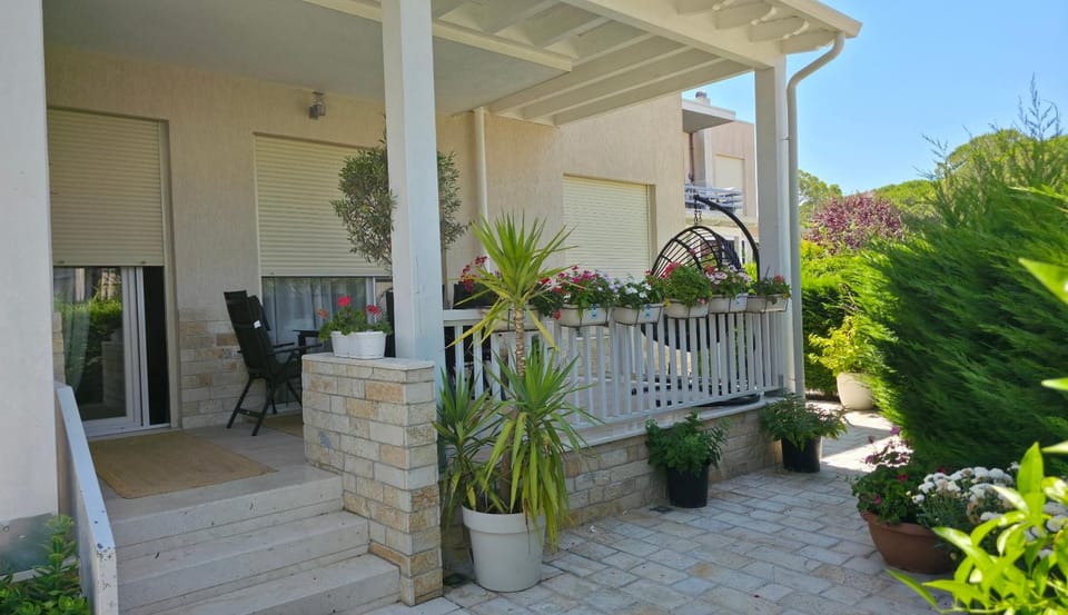 Balcony/Terrace, Garden view