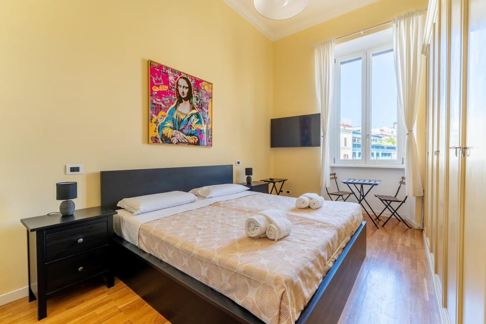 TV and multimedia, Photo of the whole room, Bedroom