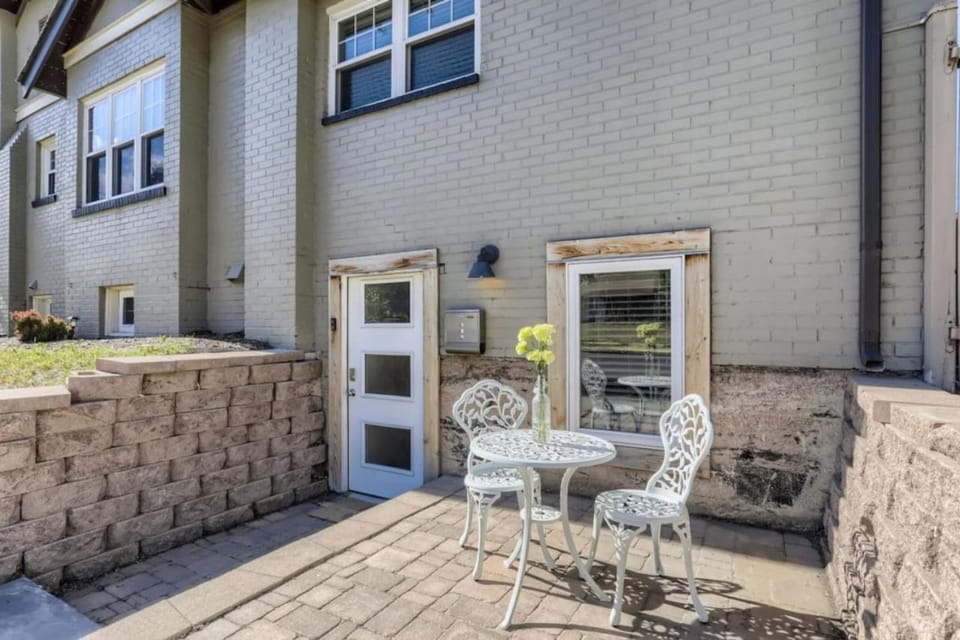 Pet Friendly I Remodeled I Near RiNo Sleeps 6 House in Denver