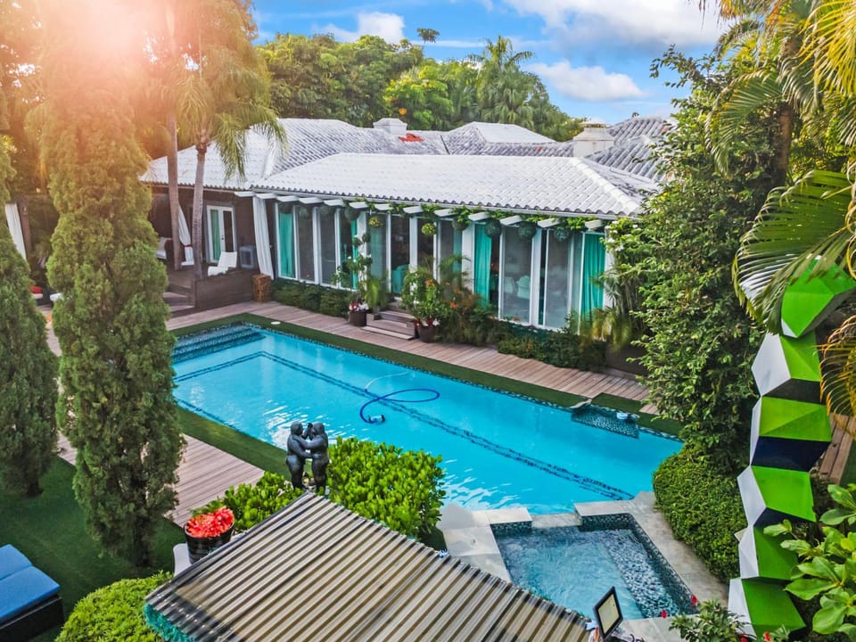 BBQ facilities, Hot Tub, Balcony/Terrace, Swimming pool, Swimming pool