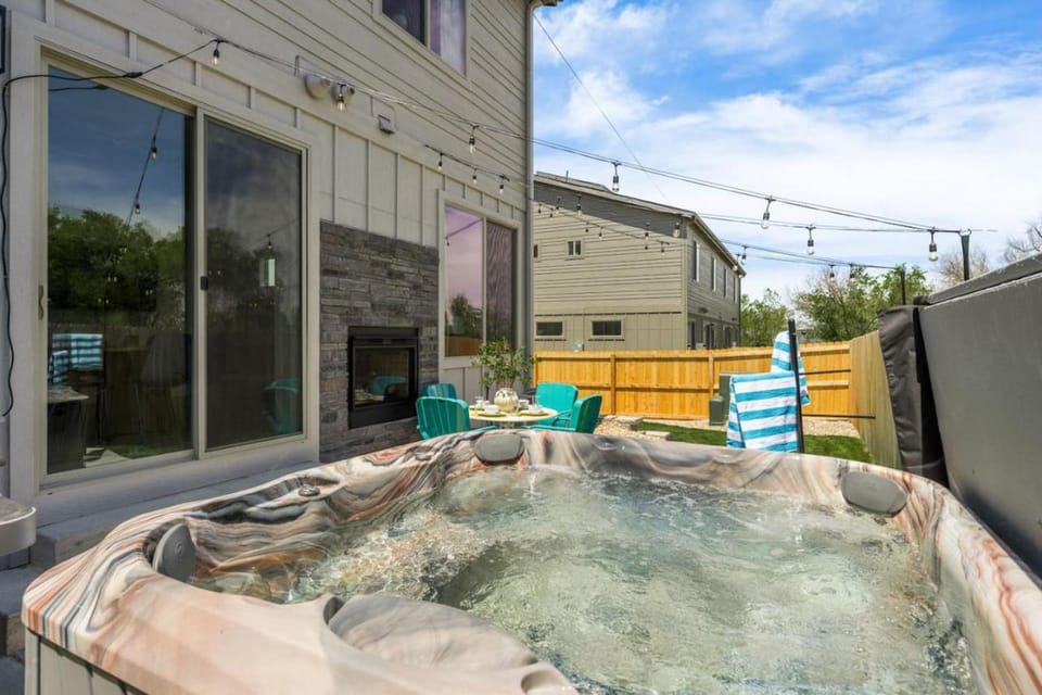 8 Bedrooms 2 Rooftops 2 Game Rooms 2 Hot Tubs House in Denver