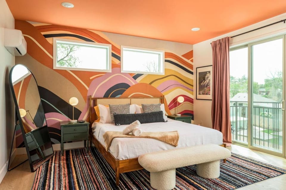 8 Bedrooms 2 Rooftops 2 Game Rooms 2 Hot Tubs House in Denver