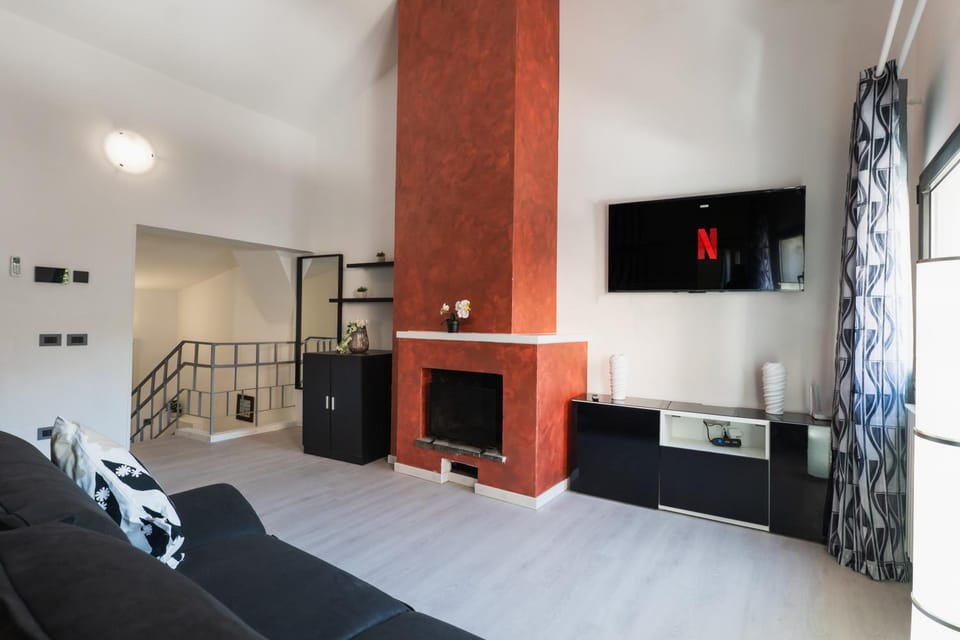 TV and multimedia, Living room, Seating area, internet, internet