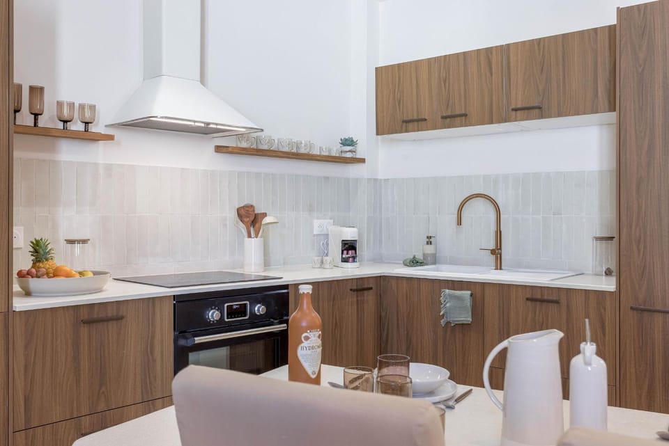 Kitchen or kitchenette, Living room
