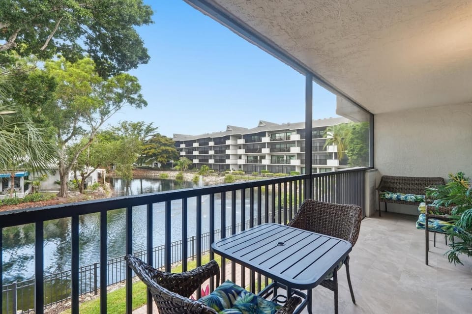 H-245 - Second Floor with Lake View -Sleeps 6 House in Naples
