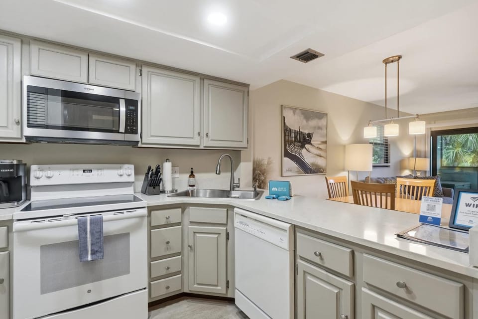 H-245 - Second Floor with Lake View -Sleeps 6 House in Naples