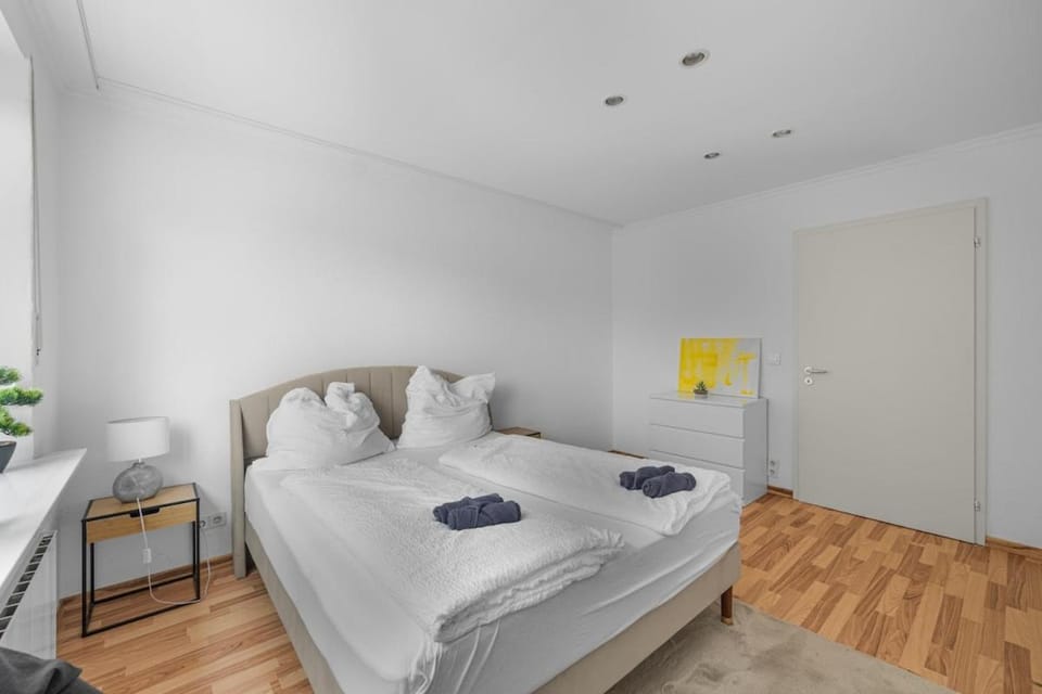 Kanal Apartment No1 I 8P I München Apartment in Munich
