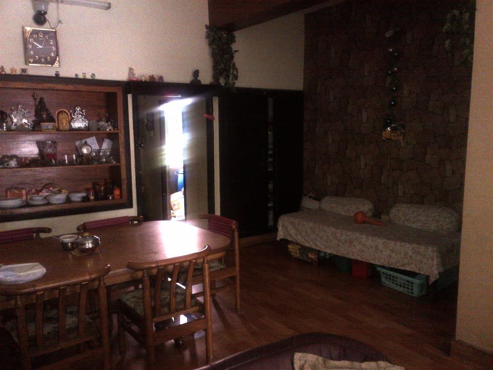 Spacious, Airy 1400sft 2BHK centrally located near Metro station in Ameerpet Apartment in Hyderabad