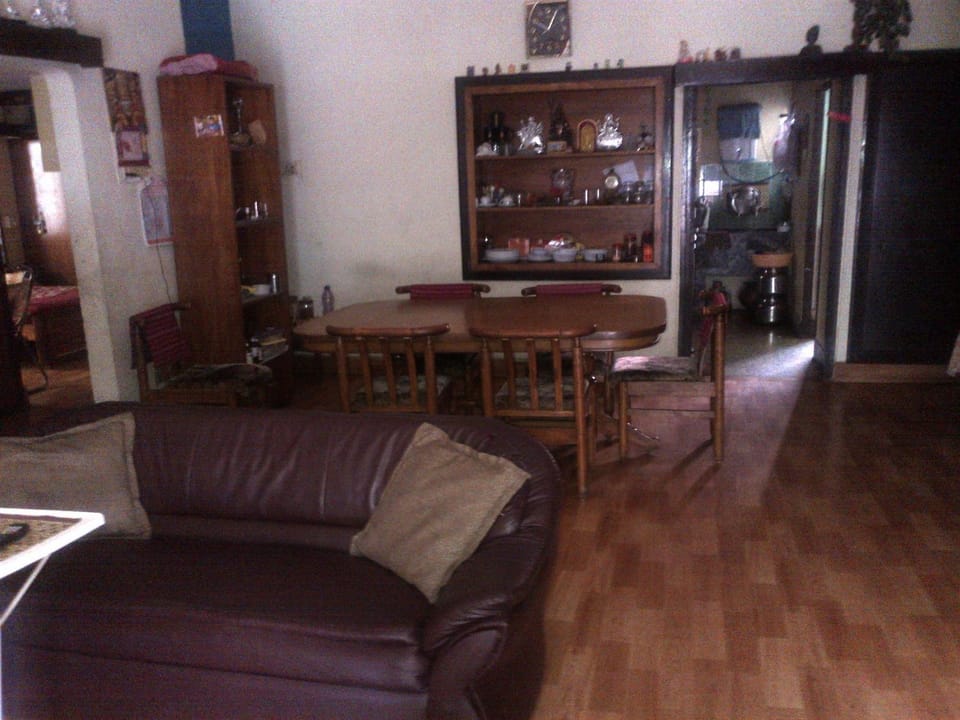 Spacious, Airy 1400sft 2BHK centrally located near Metro station in Ameerpet Apartment in Hyderabad