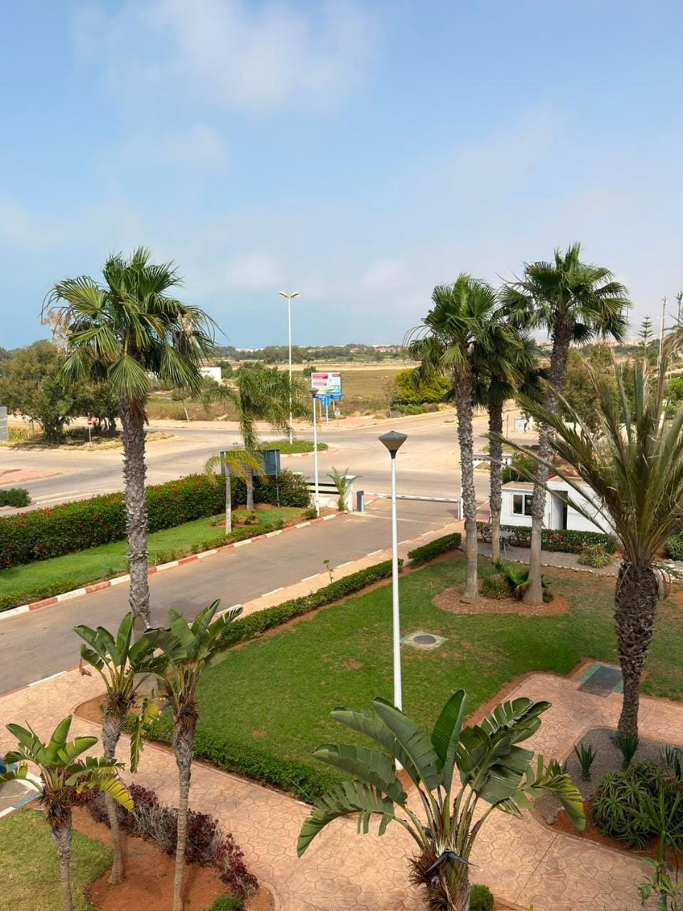 Day, Natural landscape, Sea view, Street view, Parking