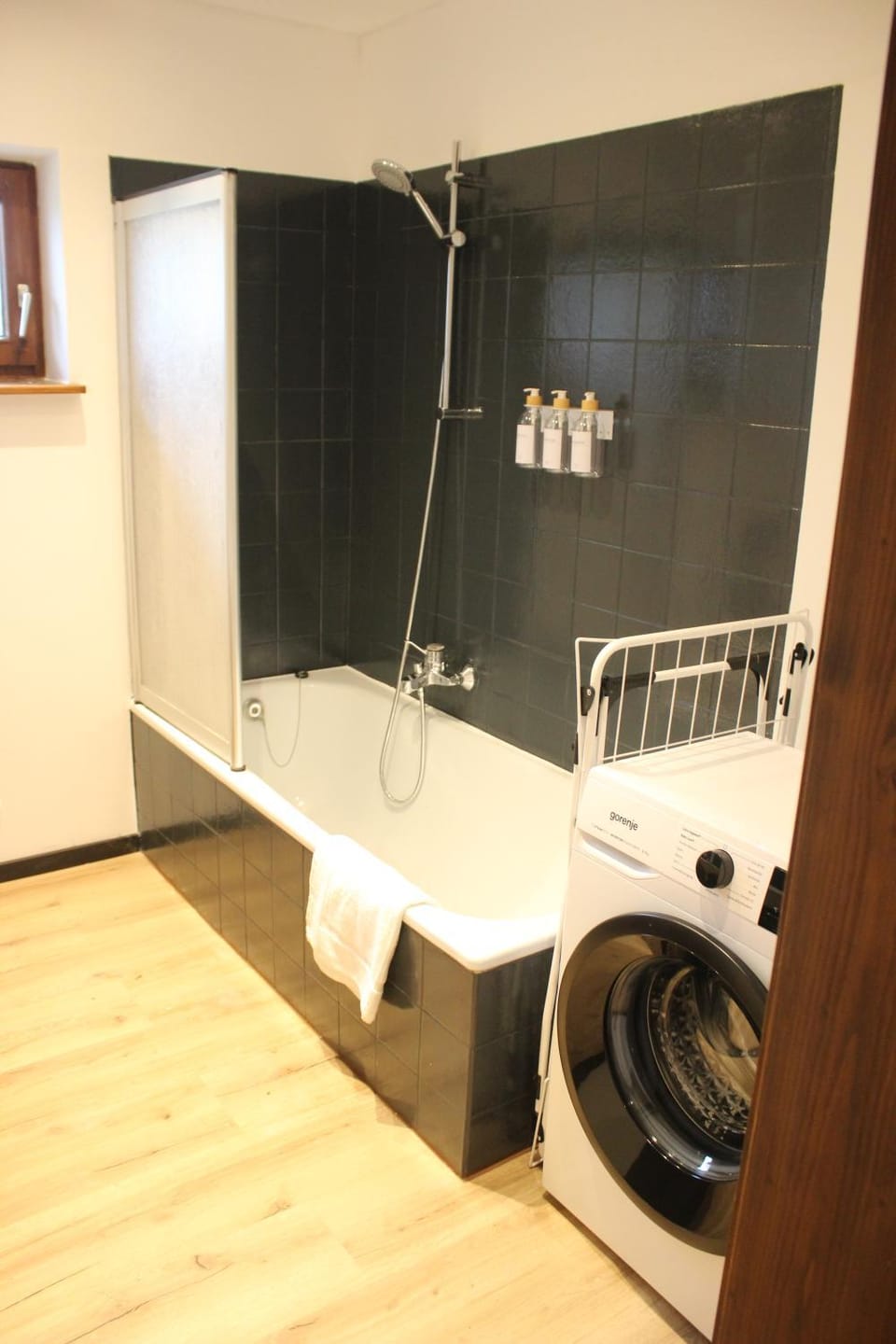 Bathroom, Bath, washing machine