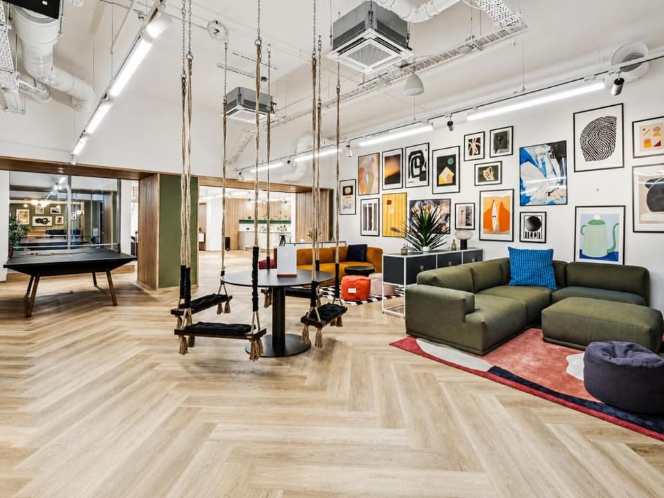 Stylish Apt with Pvt Balcony, Gym, Cinema, Game Room, Parking & Co-Working Apartment in Brentford