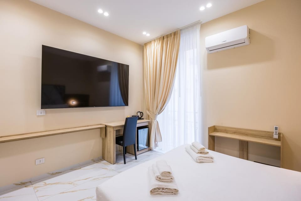 Bologna Rooms Hotel in Naples