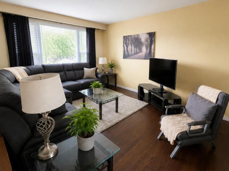 Serenity Place by the Lake Upper Unit Apartment in Ontario