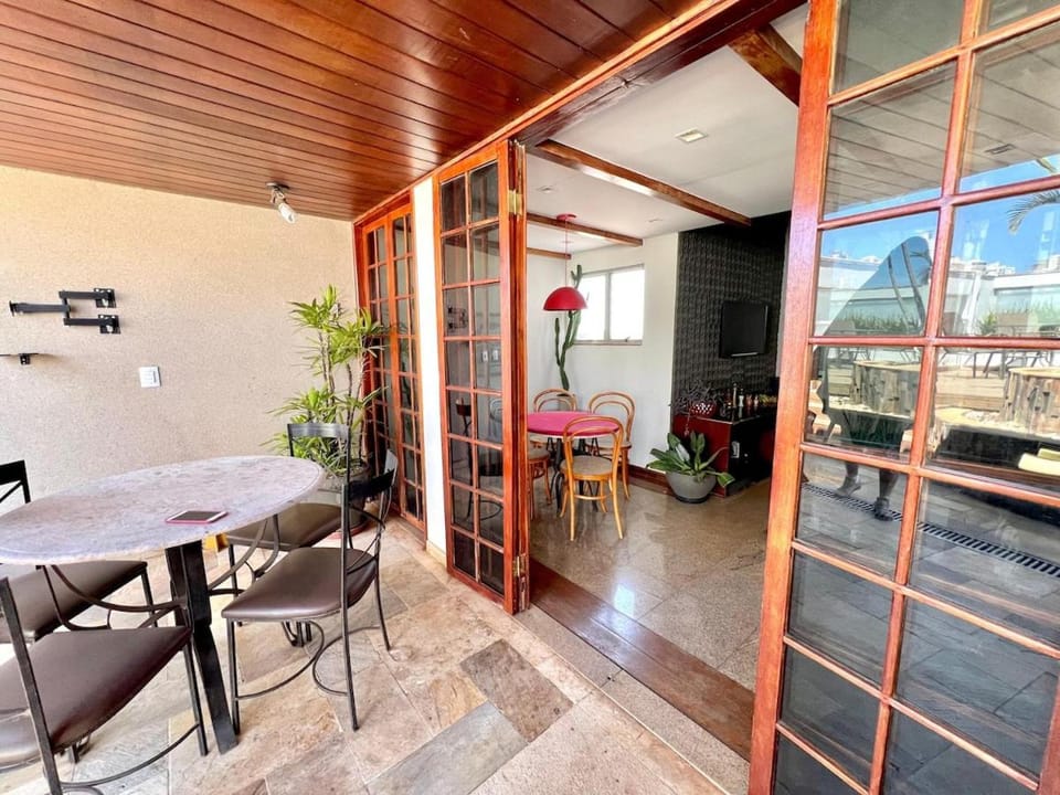 Day, Seating area, Dining area