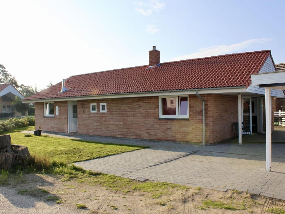 Familienfreundliches-Ferienhaus-mit-Whirlpool-Sauna-und-Ofen House in Rudkøbing