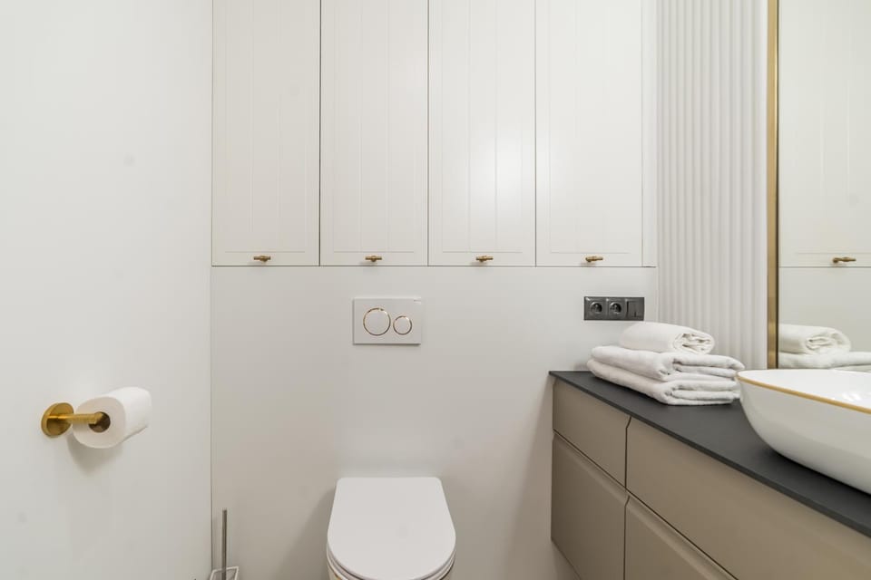 Toilet, Bathroom, towels