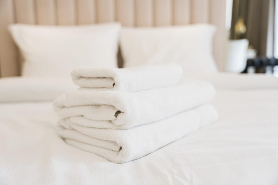 Bed, Photo of the whole room, Bedroom, towels