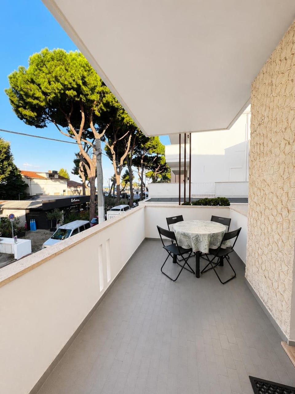 Balcony/Terrace, Balcony/Terrace, Sea view, Street view, Quiet street view