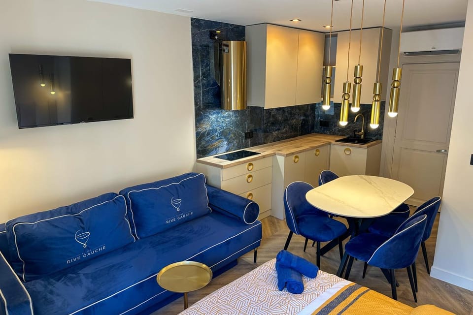 Central Duplex by Jacek Near the Château Accommodates 6 Guests Apartment in Fontainebleau