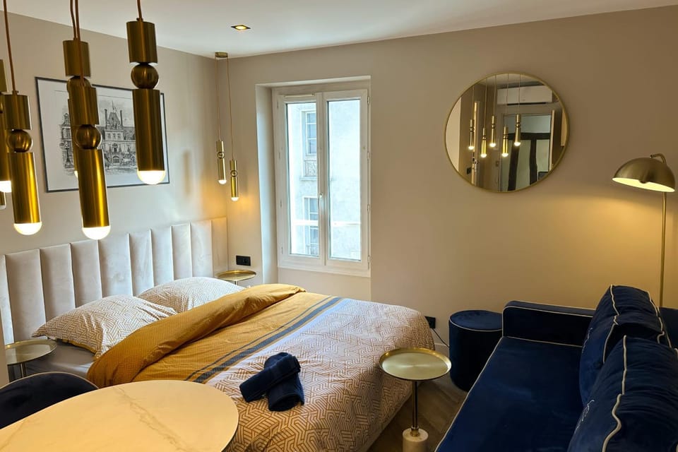 Central Duplex by Jacek Near the Château Accommodates 6 Guests Apartment in Fontainebleau