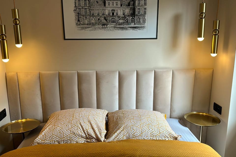 Central Duplex by Jacek Near the Château Accommodates 6 Guests Apartment in Fontainebleau
