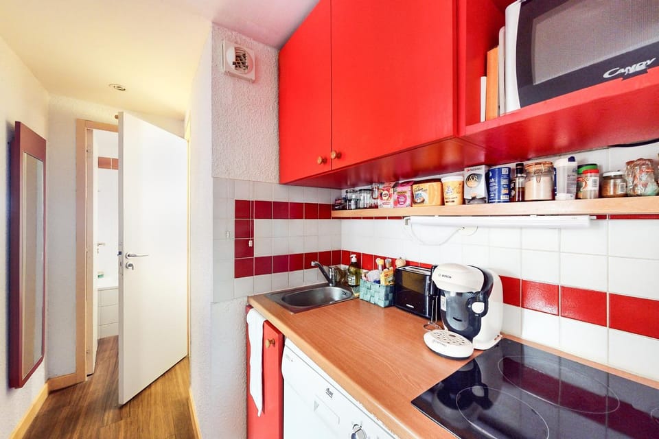 Kitchen or kitchenette, Living room