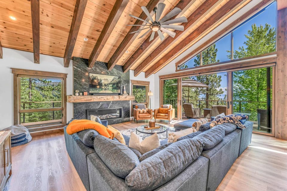 Updated Tahoe Retreat - AC & Hot Tub Lake Views House in Incline Village