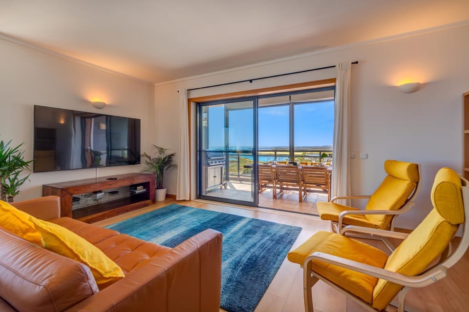 Communal lounge/ TV room, TV and multimedia, Living room, Seating area