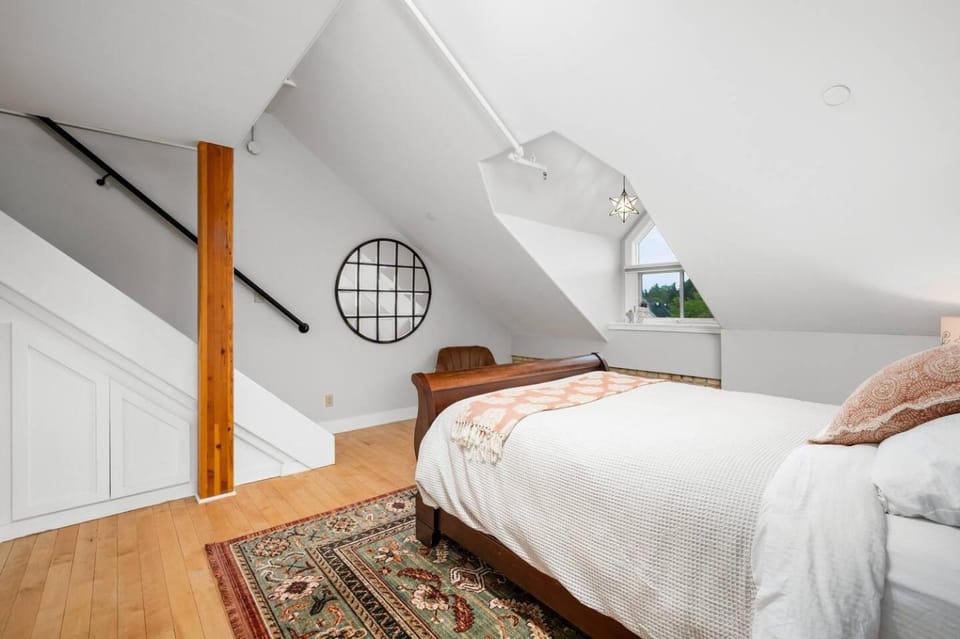 Cuckoo’s Nest 3BR Traverse City condo Apartment in Traverse City