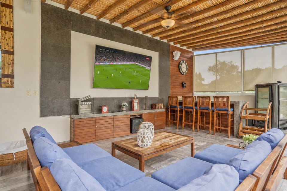 Communal lounge/ TV room, TV and multimedia