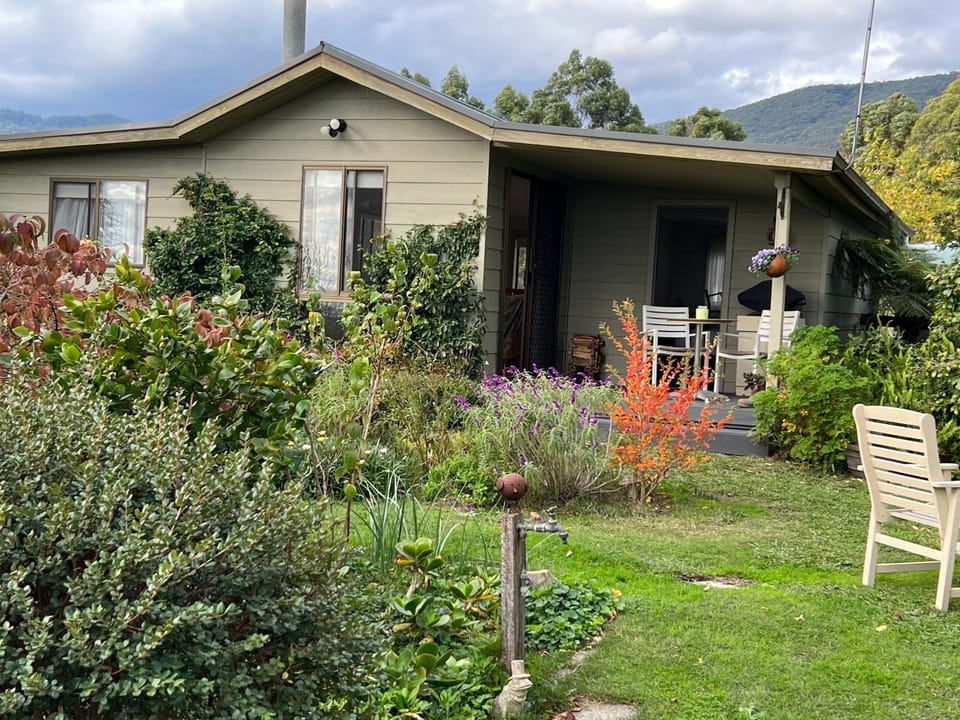 The Little House on The Hill Bed and Breakfast in Badger Creek