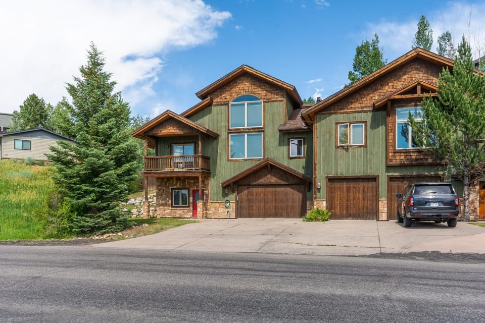 Hilltop Hideaway House in Steamboat Springs