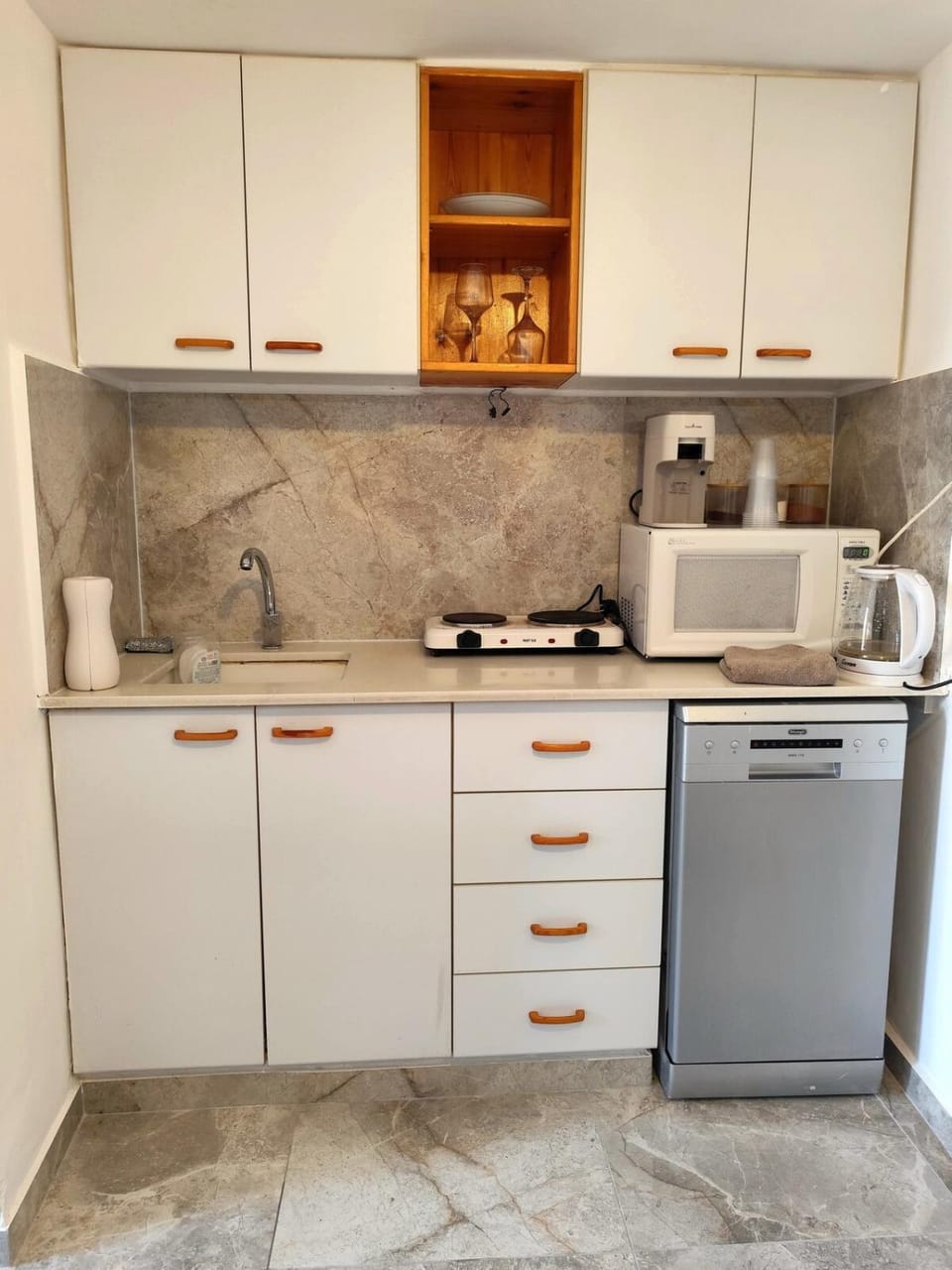 Coffee/tea facilities, Kitchen or kitchenette
