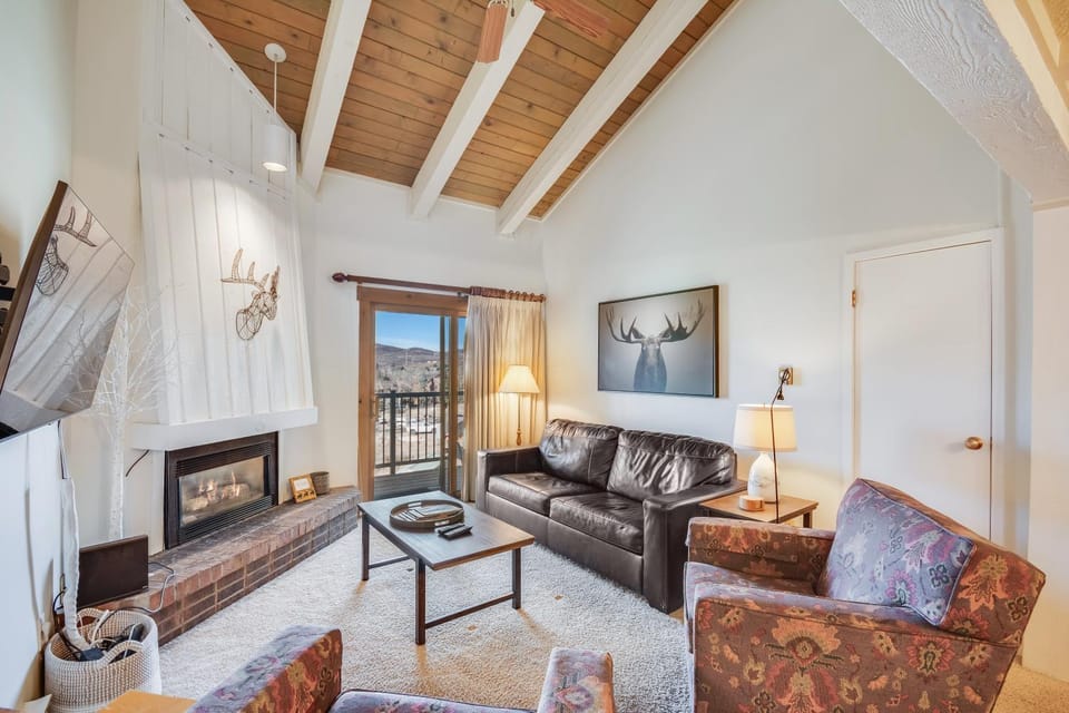 Pool & Hot Tub - Walk or Bus to Ski Base - Easy Parking House in Steamboat Springs
