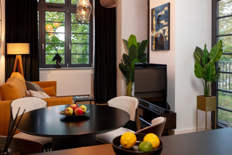 Living room, Seating area, Dining area, Food
