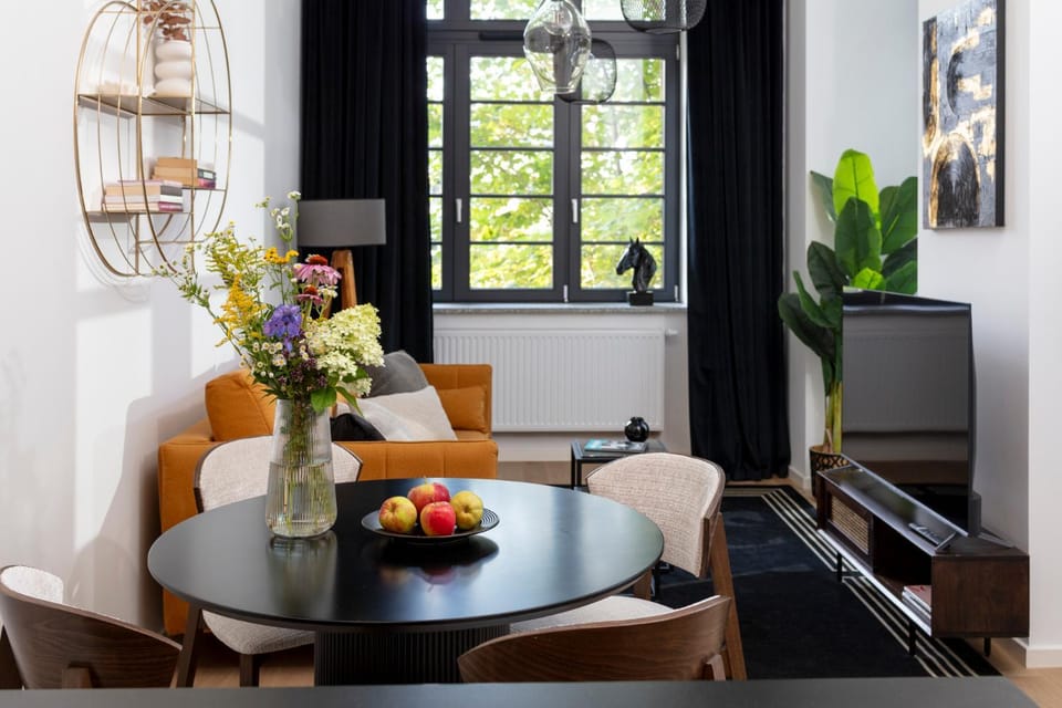 Living room, Seating area, Dining area