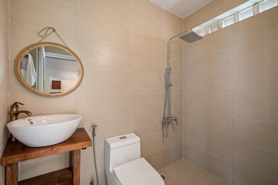 Shower, Toilet