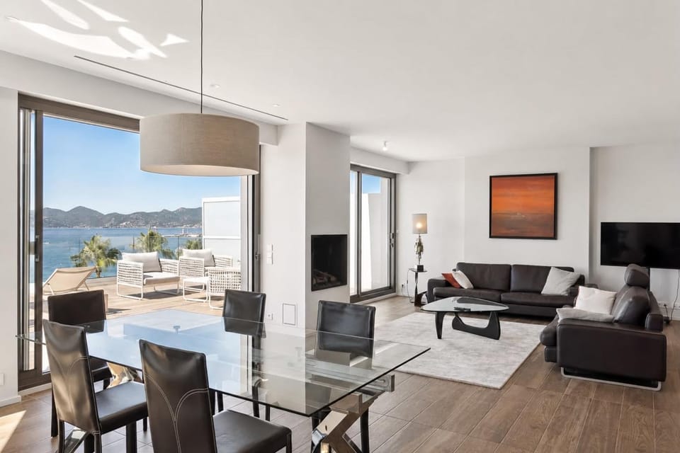 REF 2081 - Cannes Croisette - Sea view apartment for rent Apartment in Cannes