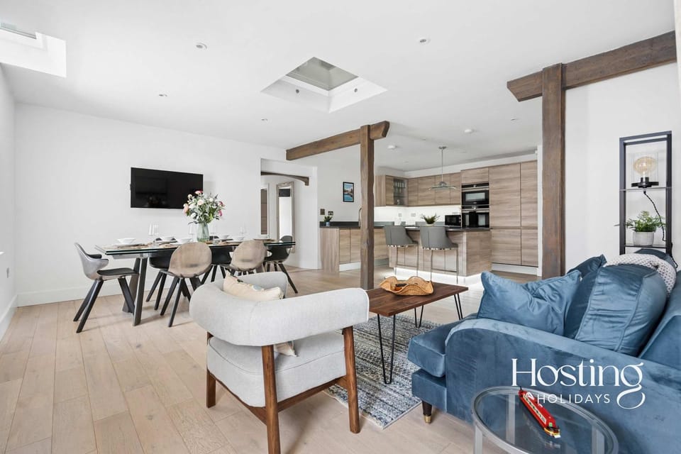 Kitchen or kitchenette, Living room, Dining area