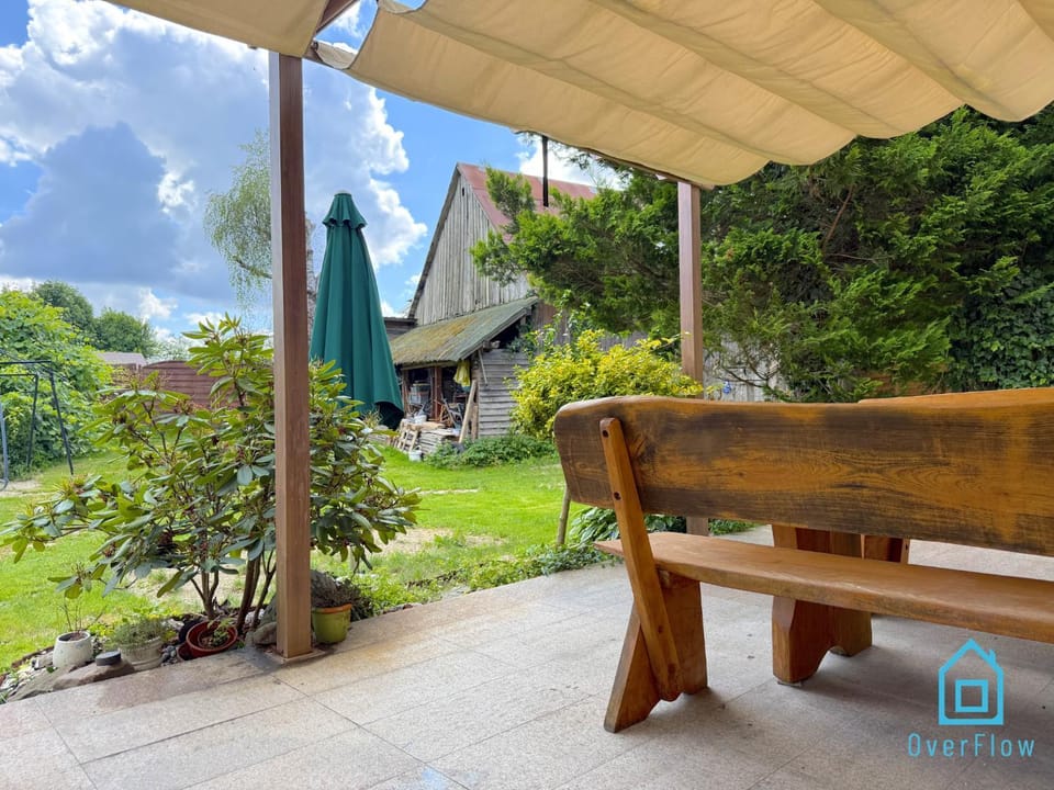 NaWypasie Grand Apartment with Fireplace Beautiful Garden SUP Board and Just 30 Minutes from Gdańsk and Gdynia Apartment in Pomeranian Voivodeship