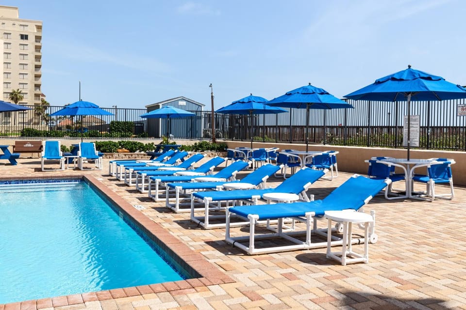 Ground-Floor Gulf-View 3BR: Suntide III - Unit 106 House in South Padre Island