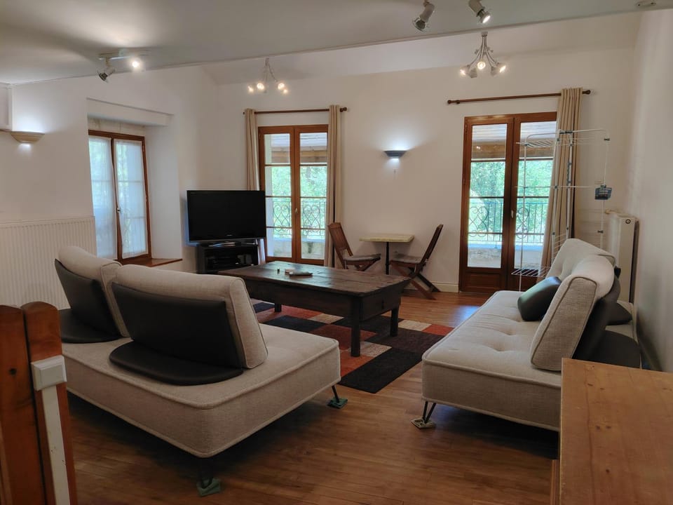 Communal lounge/ TV room, Living room