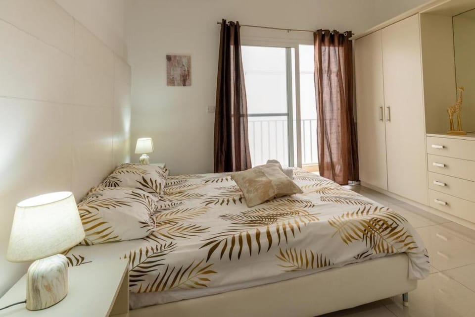 Central Yet Quiet, 3 Bedroom near St Julians sleeps 6 Apartment in Saint Julians