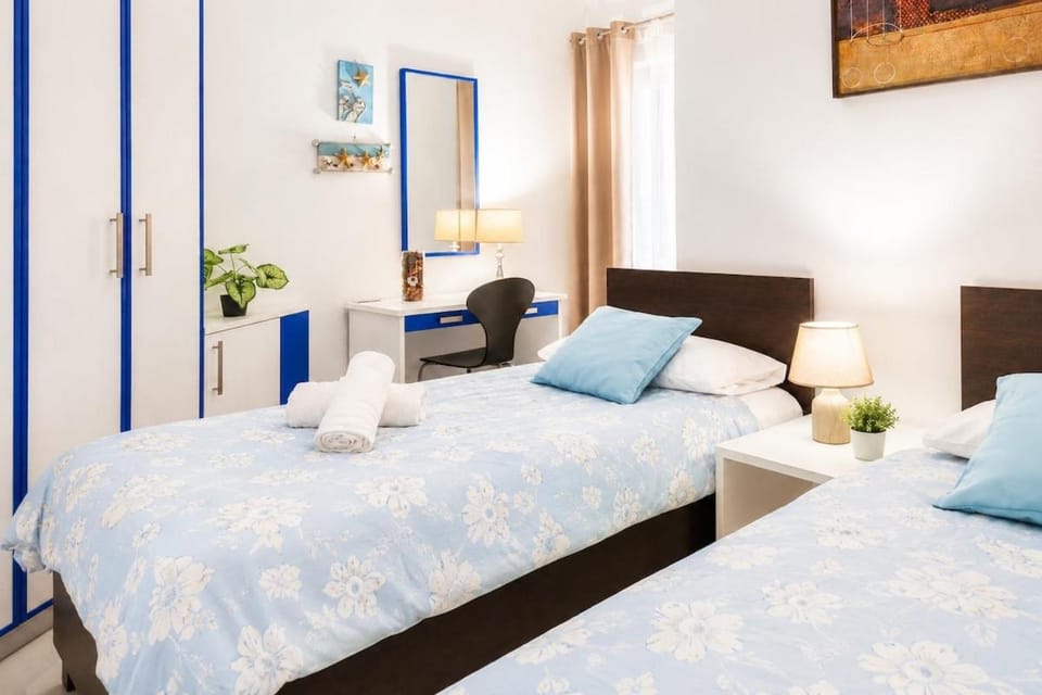 Central Yet Quiet, 3 Bedroom near St Julians sleeps 6 Apartment in Saint Julians
